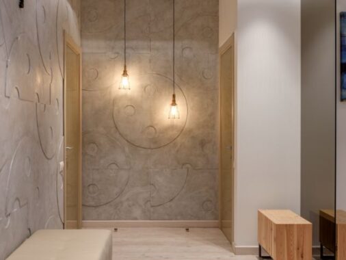 Lampy do przedpokoju powieszone przy wejściu do nowoczesnego mieszkania.