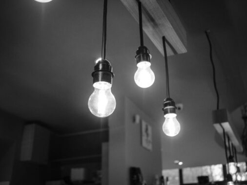 Castorama – oświetlenie zaprezentowane na sklepowej wystawie.