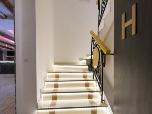 Praktyczne aspekty oświetlenia schodów